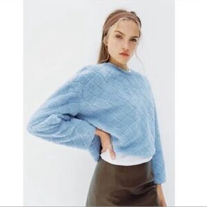 ZARA Blue Faux Fur Quilted Sweater Cropped
Boxy Womens Size S new  without tags